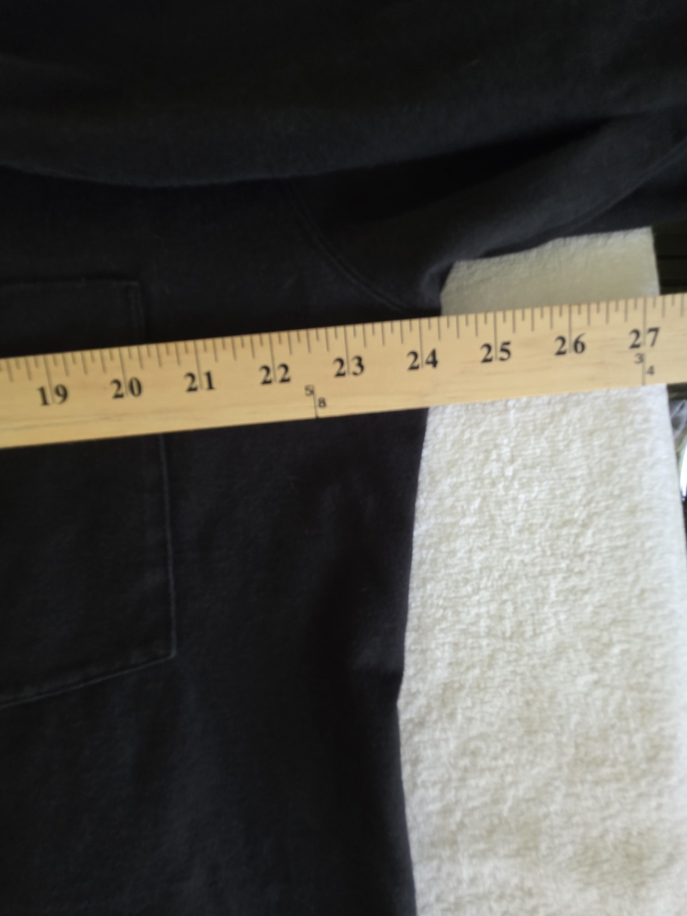 Uniqlo Black Long-Sleeve Pocket Crewneck Tee - Picture 2 of 5